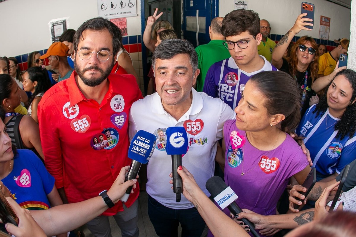 Eduardo da Fonte, ao lado da candidata à reeleição, Raquel Lyra, Túlio Gadêlha e Priscila Krause/Rafael Vieira/DP Foto