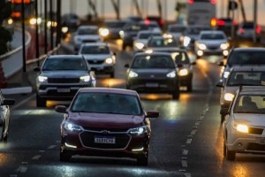 Segmento de autom&oacute;veis e comerciais leves continua crescendo acima do esperado no pa&iacute;s