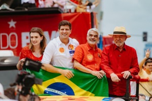 "Time de Lula" projeta campanha no 2&ordm; turno