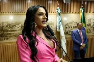 Thabatta Pimenta (PSOL-RN) &eacute; a terceira parlamentar trans eleita no Brasil
