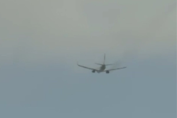 Turbina de avi&atilde;o pegou fogo ap&oacute;s decolagem no Aeroporto do Recife