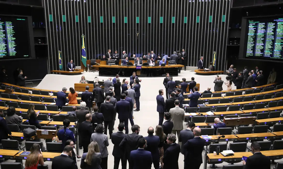 Homens ainda são ampla maioria entre parlamentares brasileiros/KAYO MAGALHÃES/CÂMARA DOS DEPUTADOS
