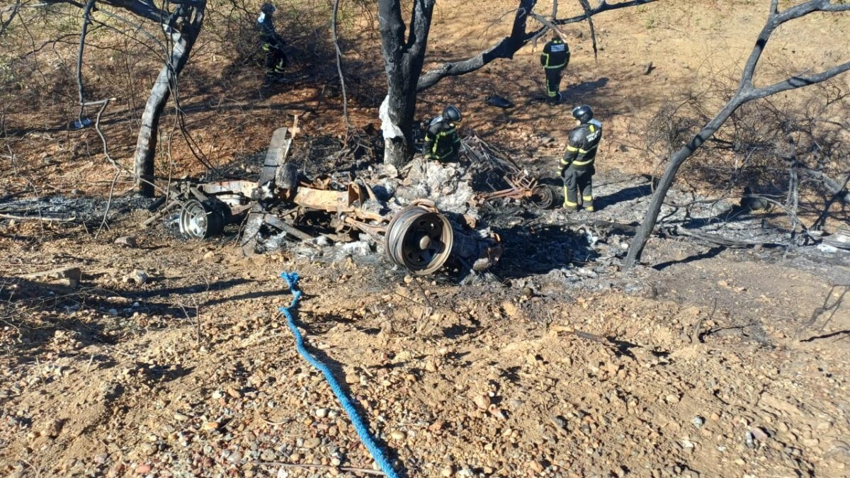 Quatro pessoas morrem após colisão entre van e motocicleta na BR-232, em Verdejante, Sertão de Pernambuco
/Foto: Ascom PRF