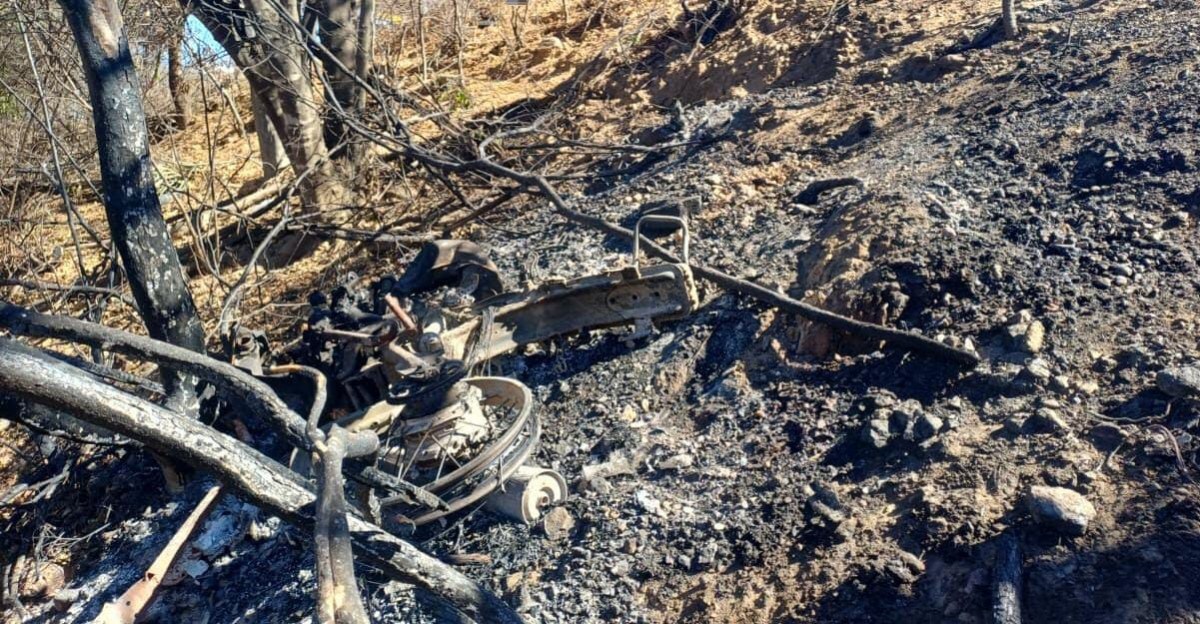 Quatro pessoas morrem após colisão entre van e motocicleta na BR-232, em Verdejante, Sertão de Pernambuco
 (Foto: Ascom PRF)