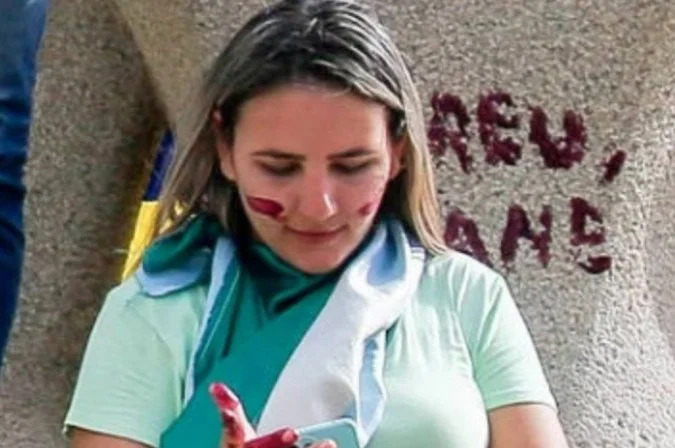 Cabelereira ficou conhecida por escrever, com batom vermelho, a frase 