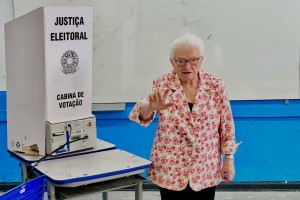 Luiza Erundina durante vota&ccedil;&atilde;o do primeiro turno das Elei&ccedil;&otilde;es 2026
