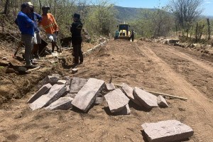 Obra em Exu com pedras fornecidas pela empresa AC Construtora