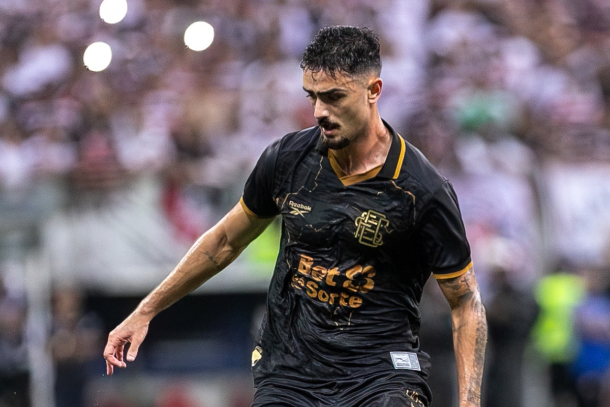 Cadorini celebra acesso do Santa Cruz e mira t&iacute;tulo da S&eacute;rie C: 'Felicidade enorme' - Rafael Vieira/FPF