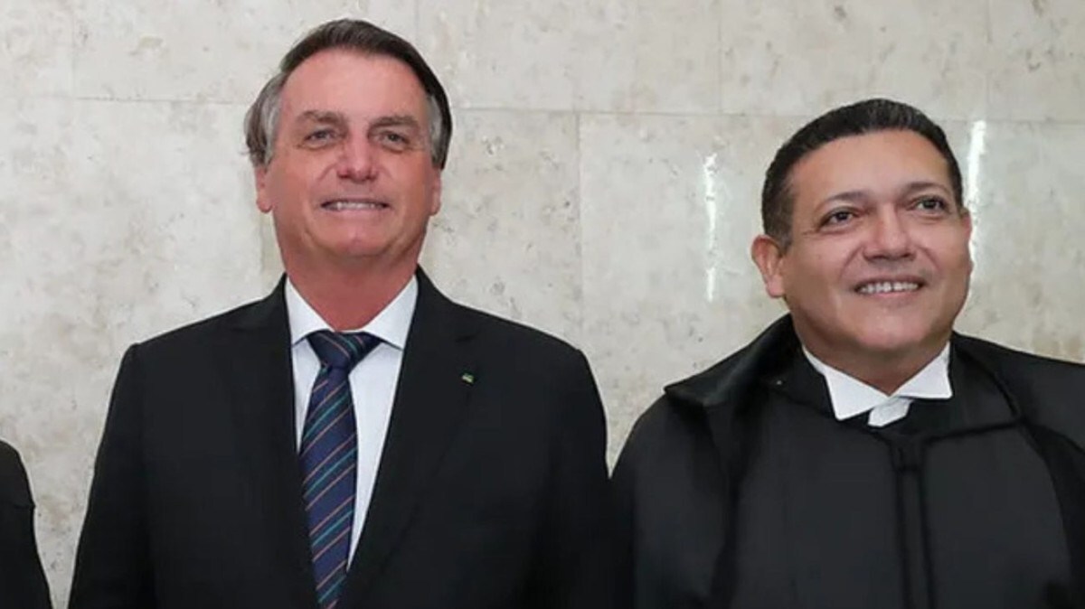 Nunes Marques, indicado por Jair Bolsonaro, quer pautar a revisão criminal que pode libertar o ex-presidente/ Isac Nóbrega/Presidência/Reprodução