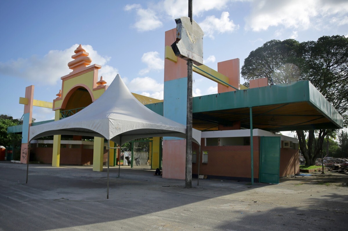 Antigas construções do Mirabilândia no terreno concedido ao Centro de Convenções/Foto: Mauricio Ferry/DP Foto