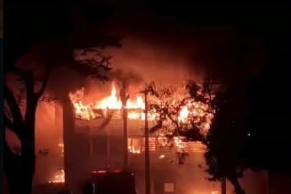 Incêndio atinge UFPE, no Recife (Foto: Reprodução/Instagram)