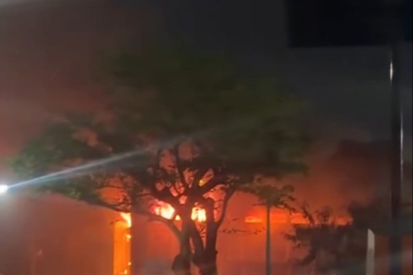 Incêndio atinge UFPE, no Recife (Foto: Reprodução/Instagram)