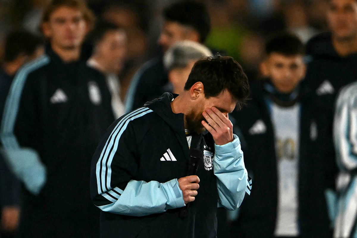 "Foi um orgulho muito grande para mim defender esta camisa", diz Messi - LUIS ROBAYO/AFP