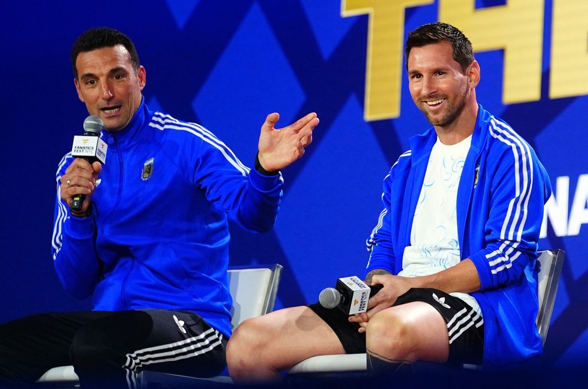 Lionel Scaloni e Messi/Evrim Aydin / Anadolu / Anadolu via AFP
