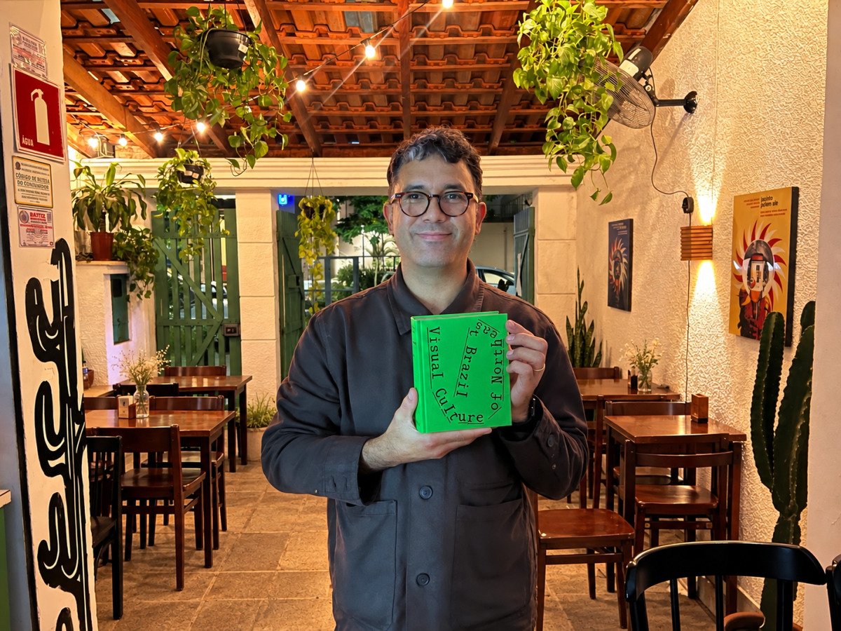 Designer lan&ccedil;a livro que ressalta sofistica&ccedil;&atilde;o da xilogravura em mais de 500 capas de cordel  - Foto: Rafaela Pimenta