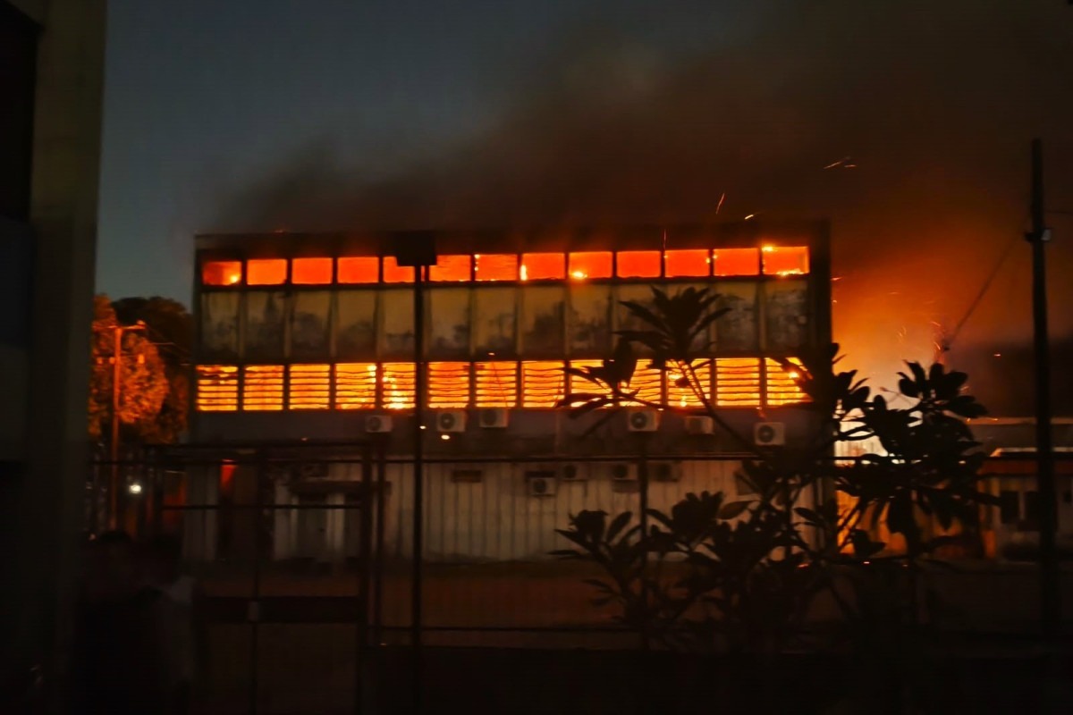 Prédio fica próximo à Casa do Estudante do Campus da UFPE/Foto: Leandro Leite/ Whatsapp