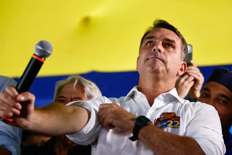 Questionado, Flávio baixou o tom e prometeu 