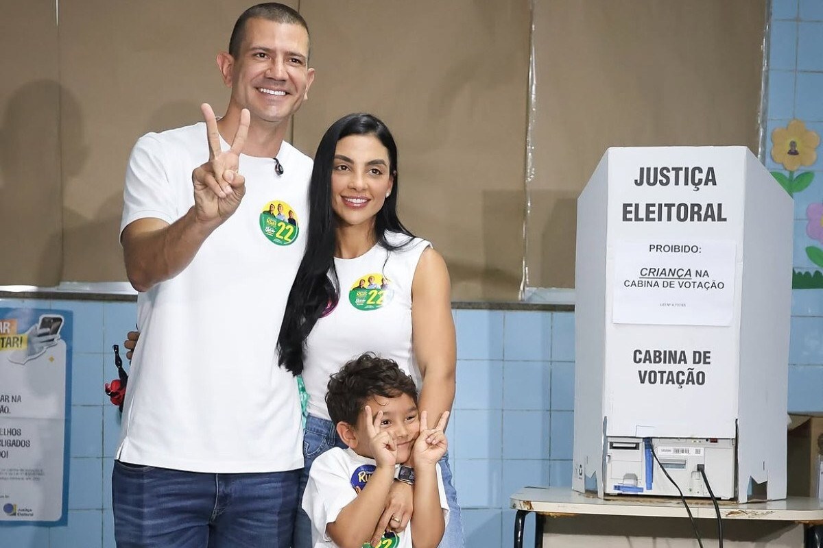 Douglas Ruas (PL) com a família no primeiro turno das eleições 2026/Reprodução/Redes sociais