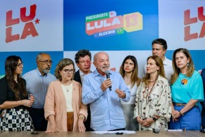 Lula (PT) se reuniu com senadores eleitos nesta quinta-feira (8)
