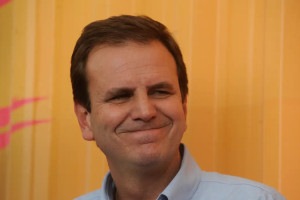 Paes vai ao STF contra decis&atilde;o do TSE que anula votos de Garotinho e pede 2&ordm; turno no RJ