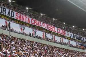 Torcida do Santa Cruz na Arena de Pernambuco 