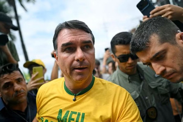 Flávio agradece apoio do Podemos e diz que o caminho da mudança é pela política