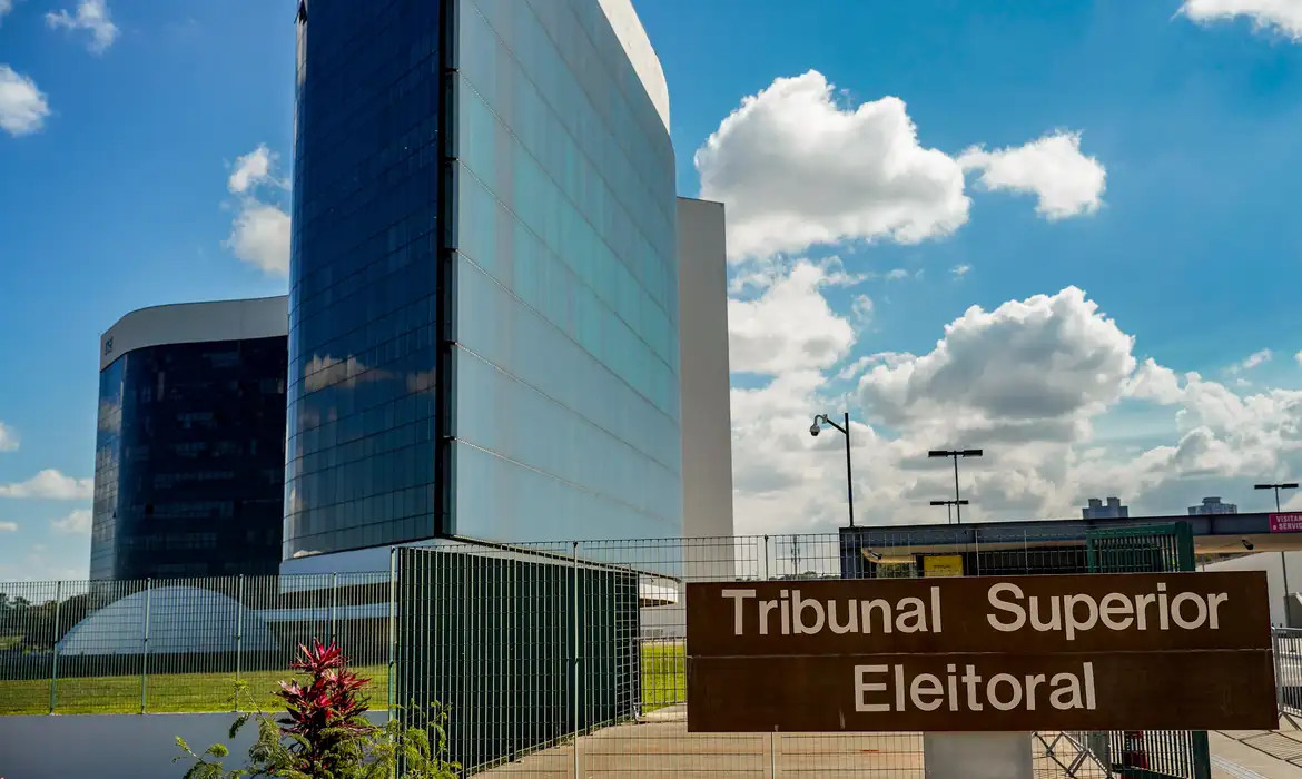 De acordo com a Justiça Eleitoral do Rio, Garotinho está inelegível por ter sido condenado por ato doloso de improbidade administrativa em 2018/RAFA NEDDERMEYER/AGÊNCIA BRASIL