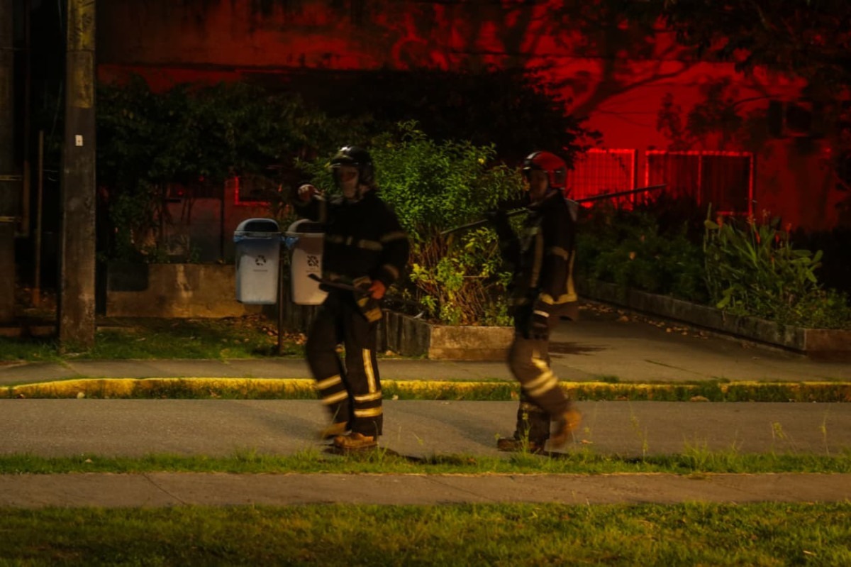 Corpo de Bombeiros trabalhou durante toda a madrugada /Foto: Weslly Gomes/DP Foto
