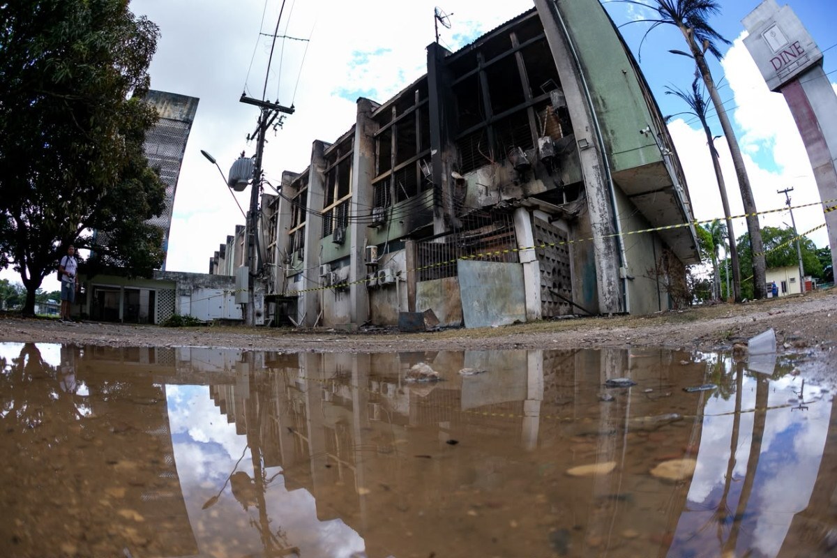 Todo o andar superior da Diretoria de Inovação e Empreendedorismo da UFPE foi destruído/Foto: Rafael Vieira/DP Foto