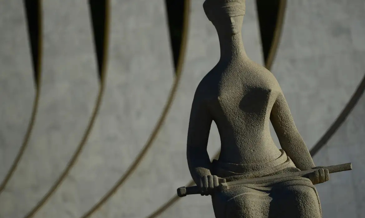 Monumento da Justiça diante do edifício-sede do Supremo Tribunal Federal/MARCELLO CASAL JR/AGÊNCIA BRASIL