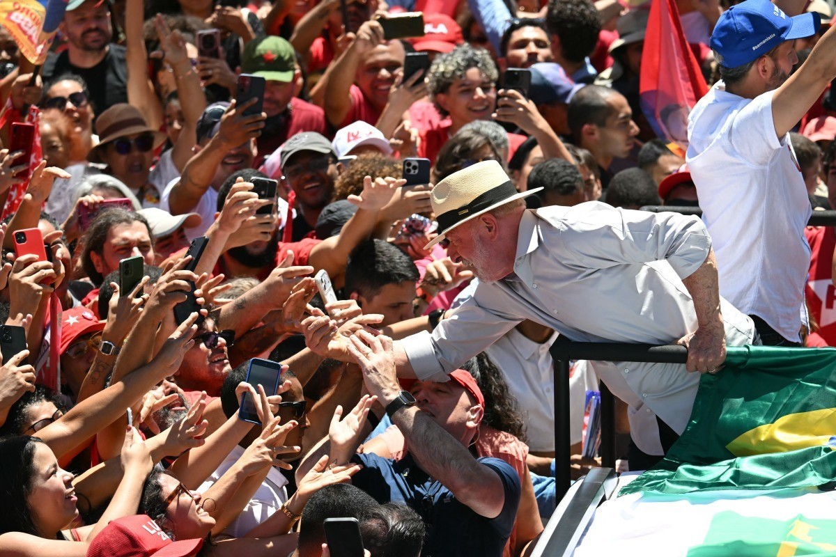 Lula chega à Ceilândia para ato com Leandro Grass/Evaristo SA / AFP