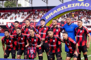 Equipe do Atl&eacute;tico-GO em partida da S&eacute;rie B