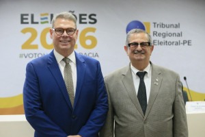 O desembargador Erik Sim&otilde;es tomou posse como presidente do TRE-PE na &uacute;ltima sexta-feira (9) e ficar&aacute; &agrave; frente da Corte Eleitoral at&eacute; fevereiro de 2028