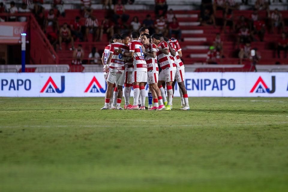 Elenco do Náutico antes de partida pela Série B /Rafael Vieira / CNC