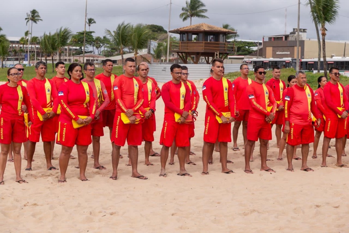 Cerca de 60 bombeiros reforçam segurança nas praias de Pernambuco no feriado
 (Rafael Vieira DP FOTOS)