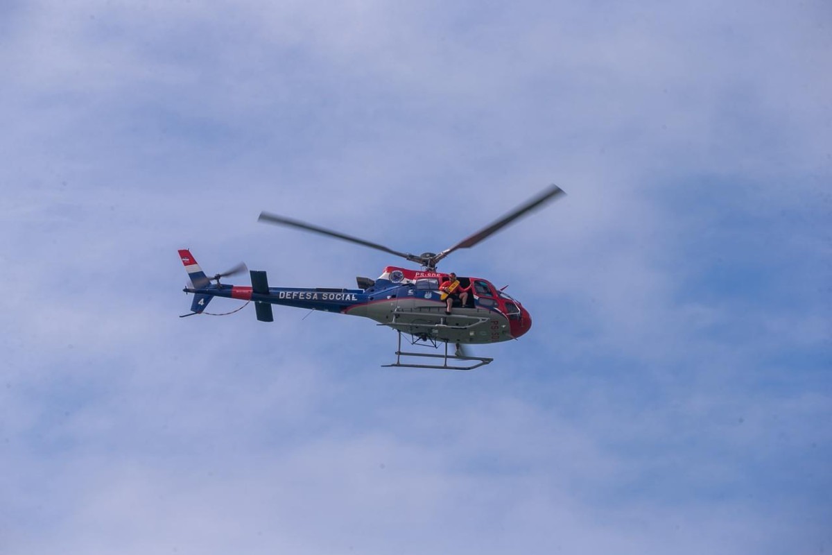 Cerca de 60 bombeiros reforçam segurança nas praias de Pernambuco no feriado
 (Rafael Vieira DP FOTOS)