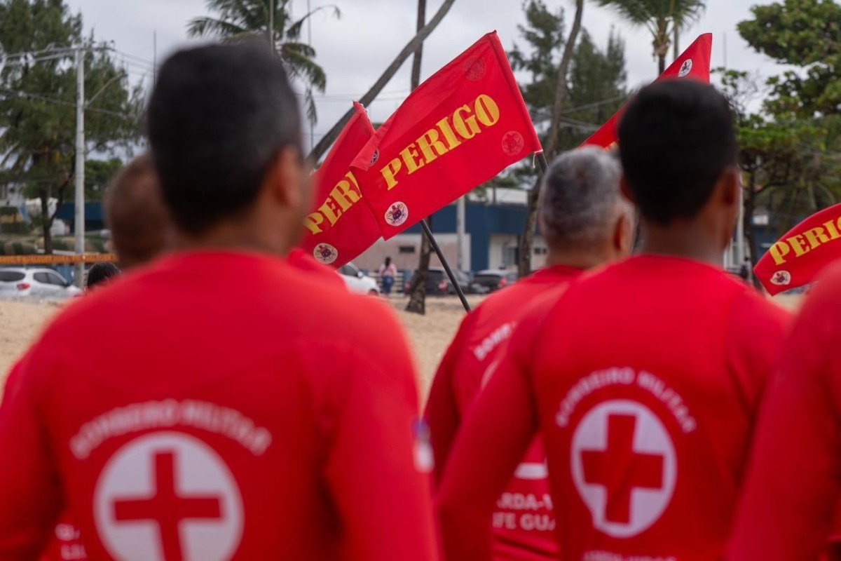 Cerca de 60 bombeiros reforçam segurança nas praias de Pernambuco no feriado
 (Rafael Vieira DP FOTOS)