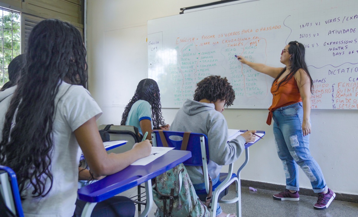 Alunos durante aula na escola/Rafa Neddermeyer/Agência Brasil