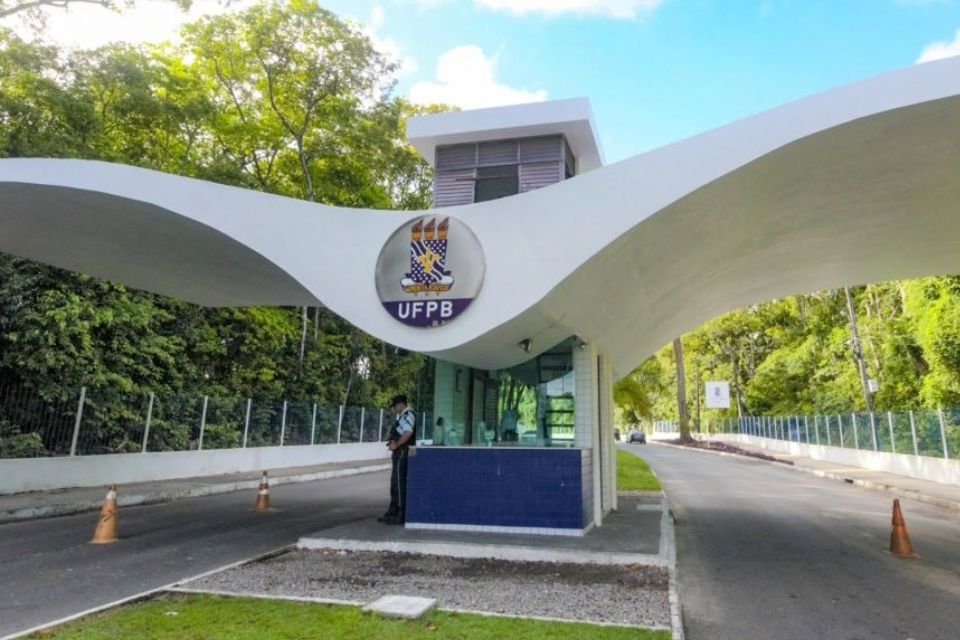 Universidade Federal da Paraíba é alvo de pichações nazistas/Divulgação