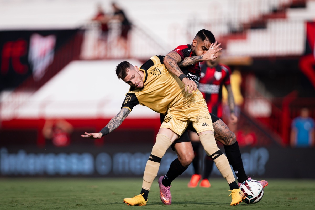 Mesmo com um a menos, Sport busca empate contra o Atl&eacute;tico-GO e soma ponto fora de casa - Deividson Is&iacute;dio e Heber Gomes / Sport Recife