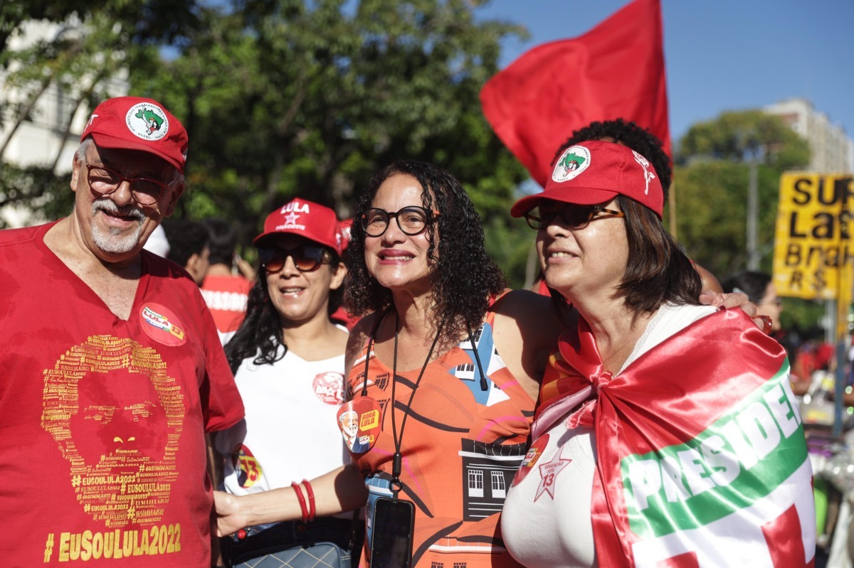 Ministra de Ciência, Inovação e Tecnologia, Luciana Santos também demonstrou seu apoio a Lula no Recife (Weslly Gomes/DP Foto)
