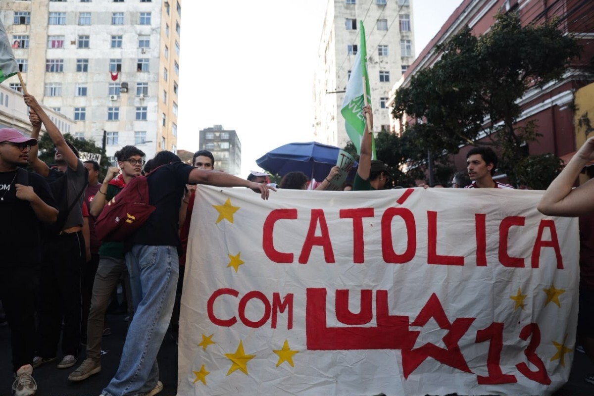 Pernambucanos movimentam o Centro do Recife em ato em apoio a reeleição do presidente Lula (Sandy James/DP Foto)