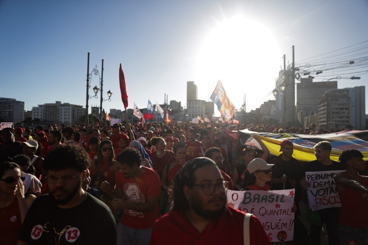 Pernambucanos movimentam o Centro do Recife em ato em apoio a reeleição do presidente Lula (Sandy James DP Foto)