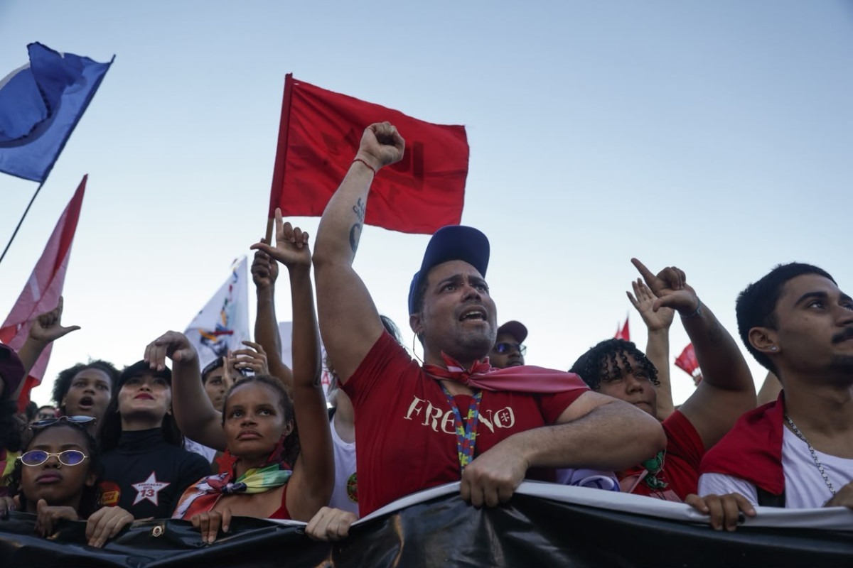 Pernambucanos movimentam o Centro do Recife em ato em apoio a reeleição do presidente Lula (Sandy James/DP Foto)
