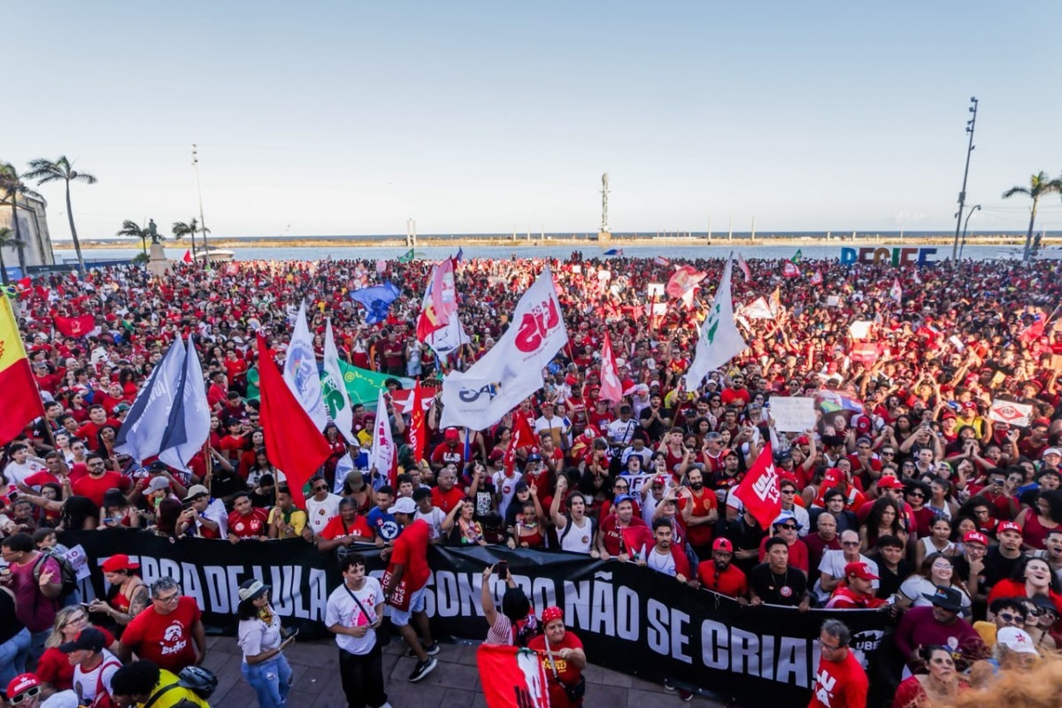 Pernambucanos movimentam o Centro do Recife em ato em apoio a reeleição do presidente Lula (Sandy James/DP Foto)