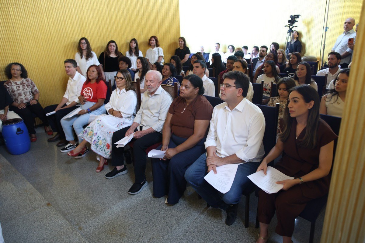 Lula participou de missa na Capela Nossa Senhora da Alvorada/Sergio Lima/AFP