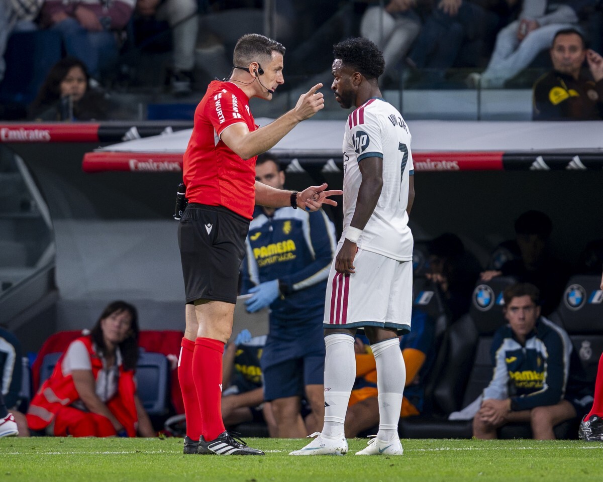 Vini Jr. vive momento conturbado dentro e fora de campo ap&oacute;s t&eacute;rmino e expuls&atilde;o no Real Madrid - Alberto Gardin/NurPhoto via AFP