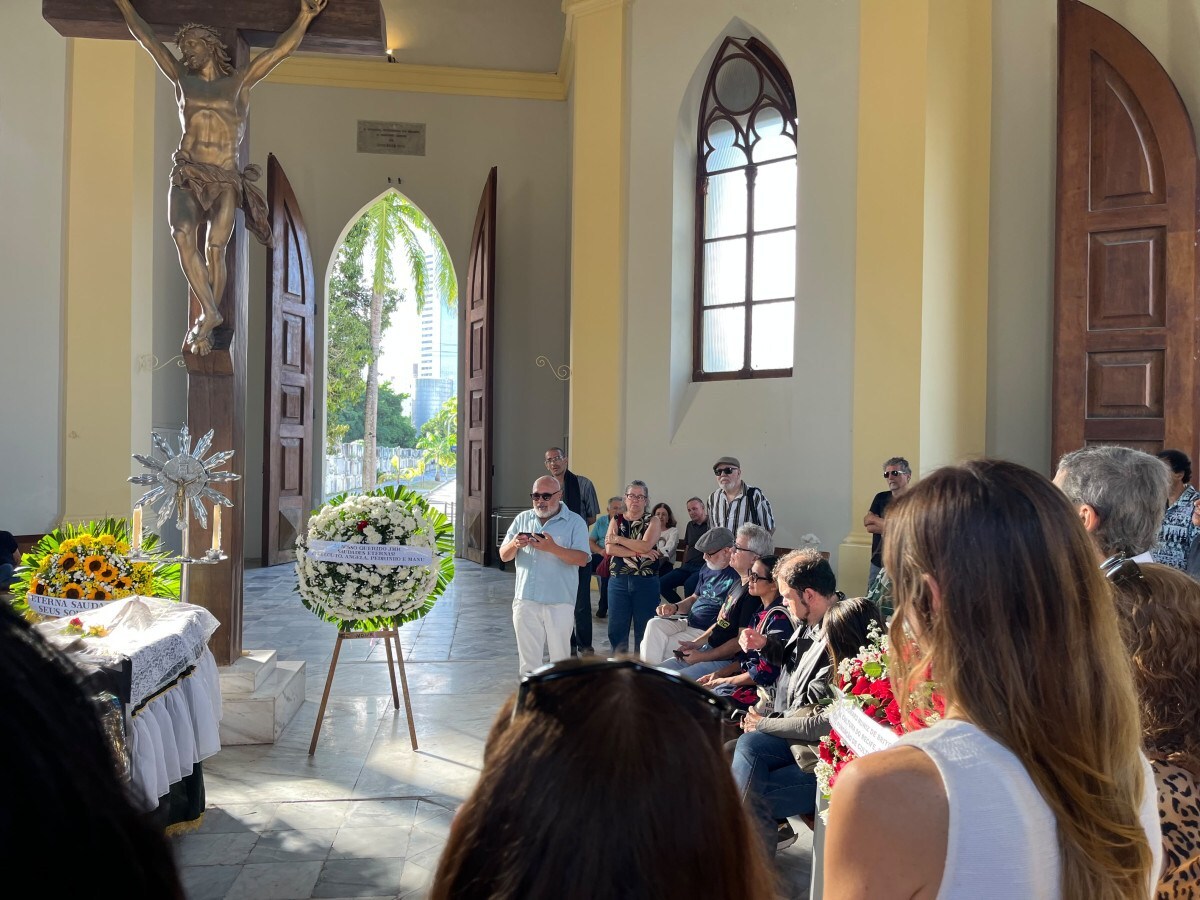 Amigos e familiares se despedem de Jomard Muniz de Britto, &iacute;cone do tropicalismo em Pernambuco - Cortesia
