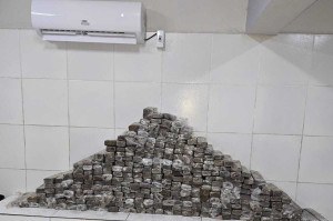 Cerca de 283 kg de maconha s&atilde;o apreendidos em caminh&atilde;o na Zona Norte do Recife