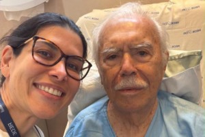 O ex-presidente Jos&eacute; Sarney ao lado da sobrinha e m&eacute;dica J&uacute;lia